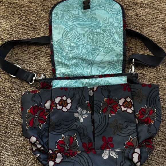 New without Tags Haiku Convertible Messenger/Backpack - Picture 5 of 6